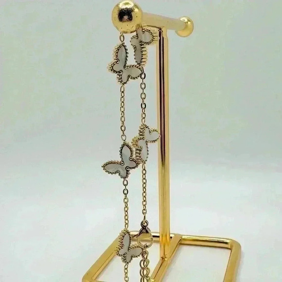 Butterfly Buttercup Bracelet in white - Picture 3 of 8